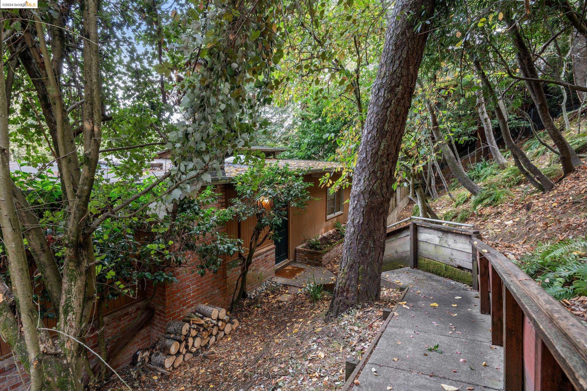 6838 Saroni Dr