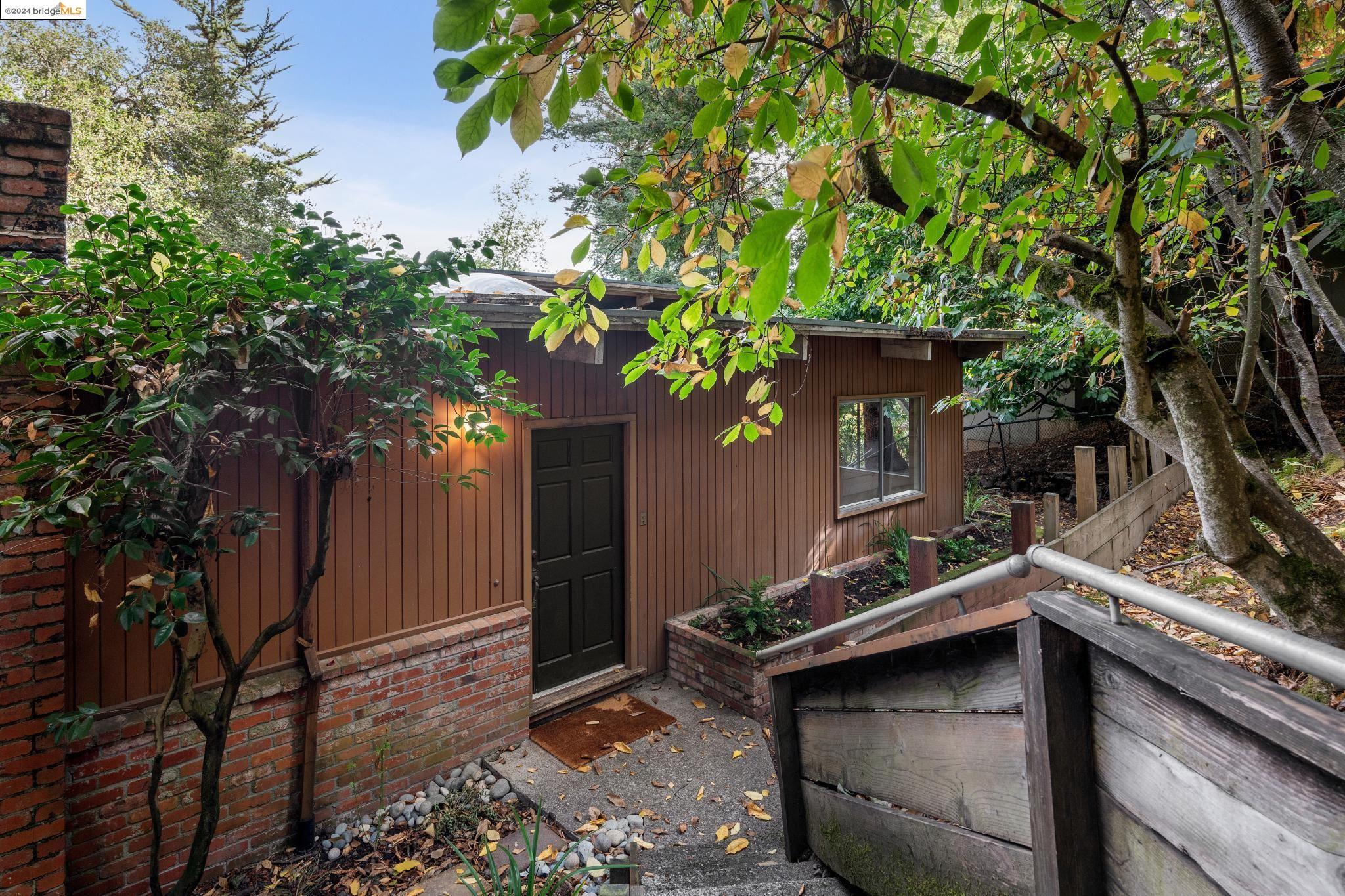 6838 Saroni Dr