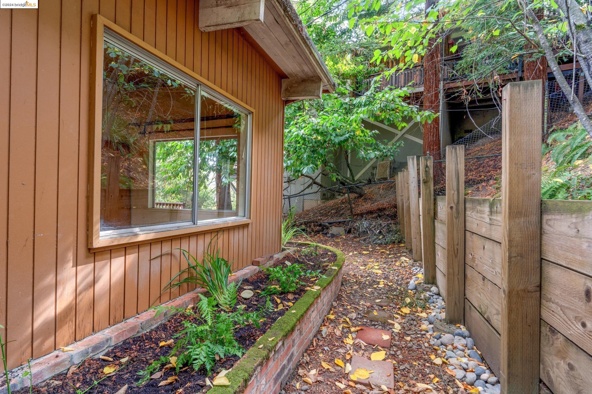 6838 Saroni Dr