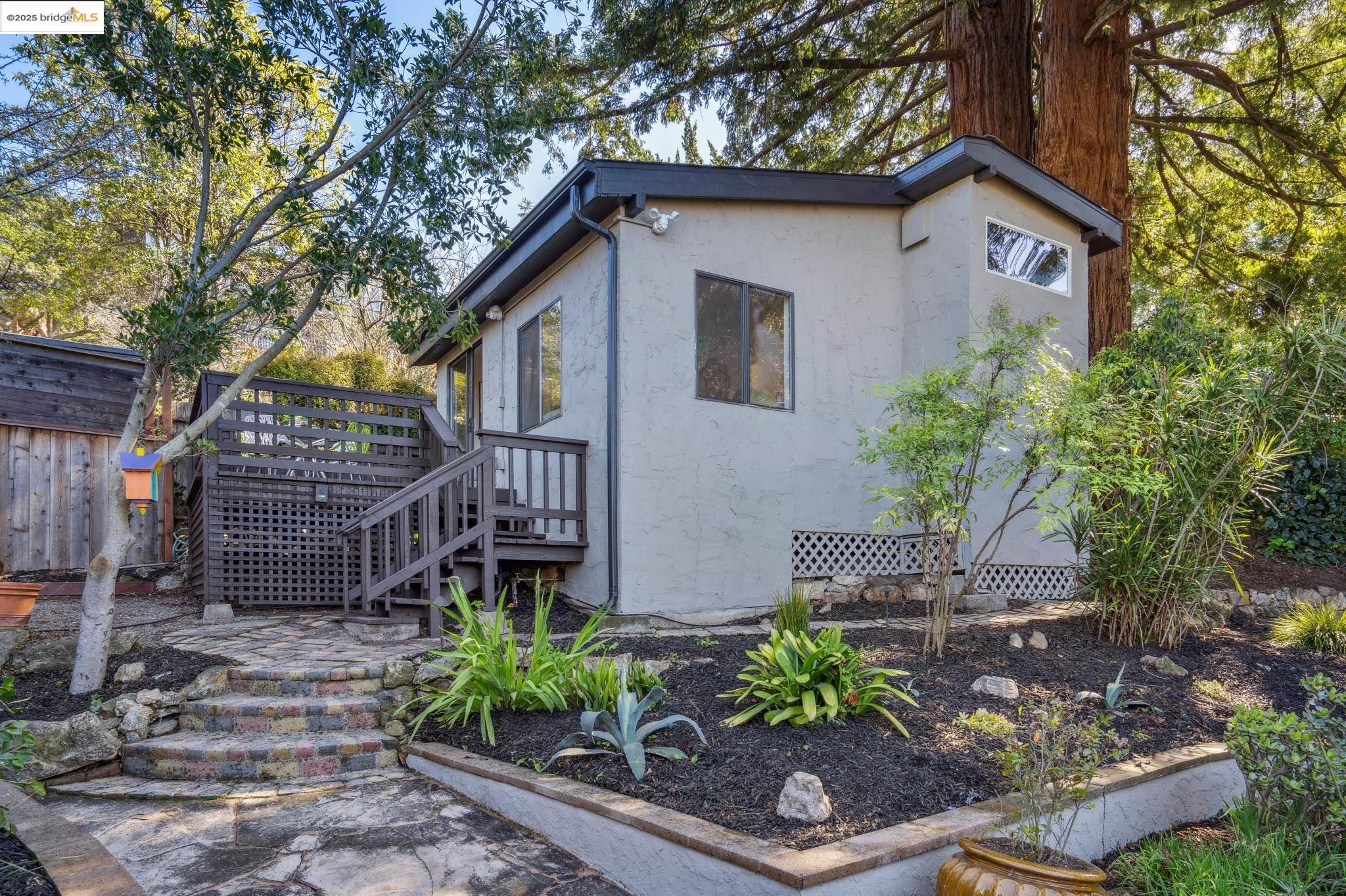 515 Colusa Ave