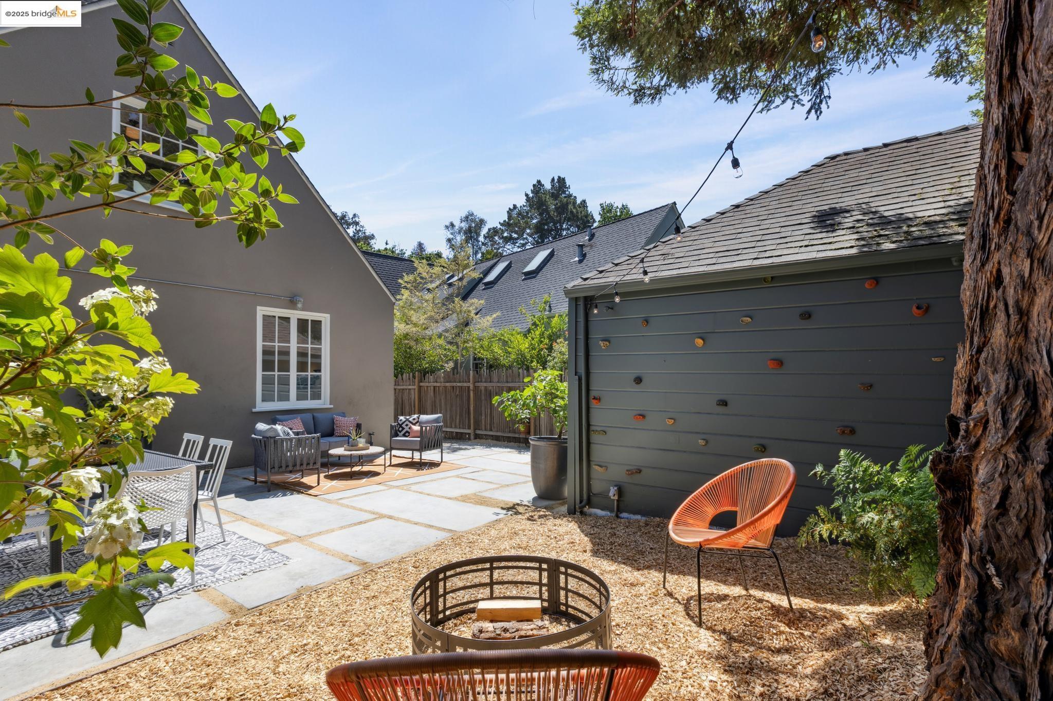 924 Trestle Glen Rd