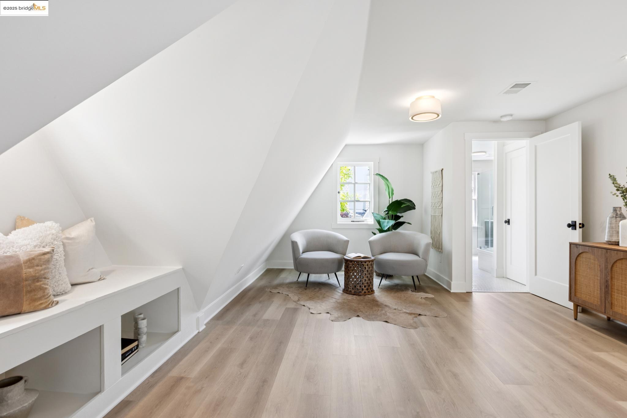 924 Trestle Glen Rd