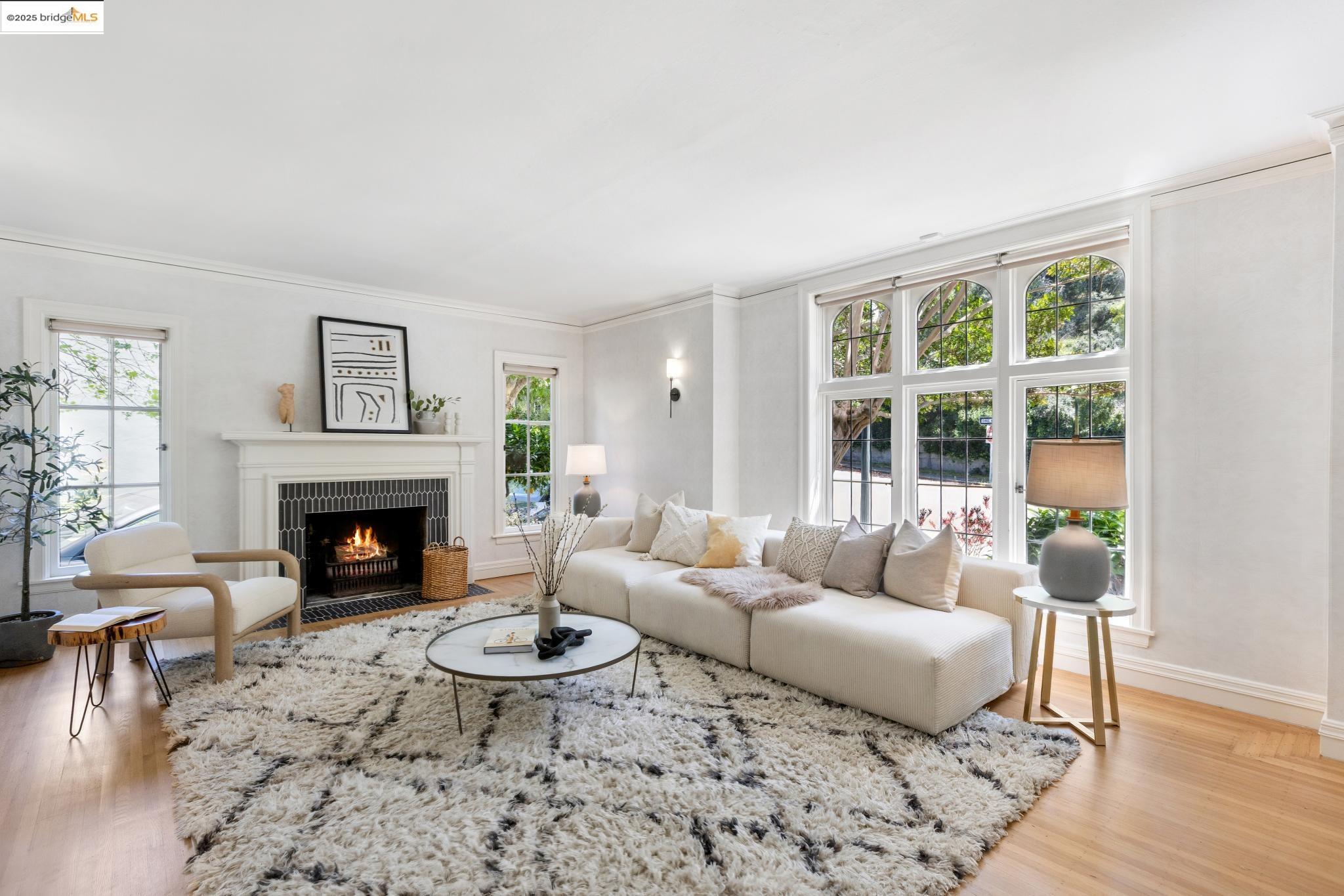 924 Trestle Glen Rd