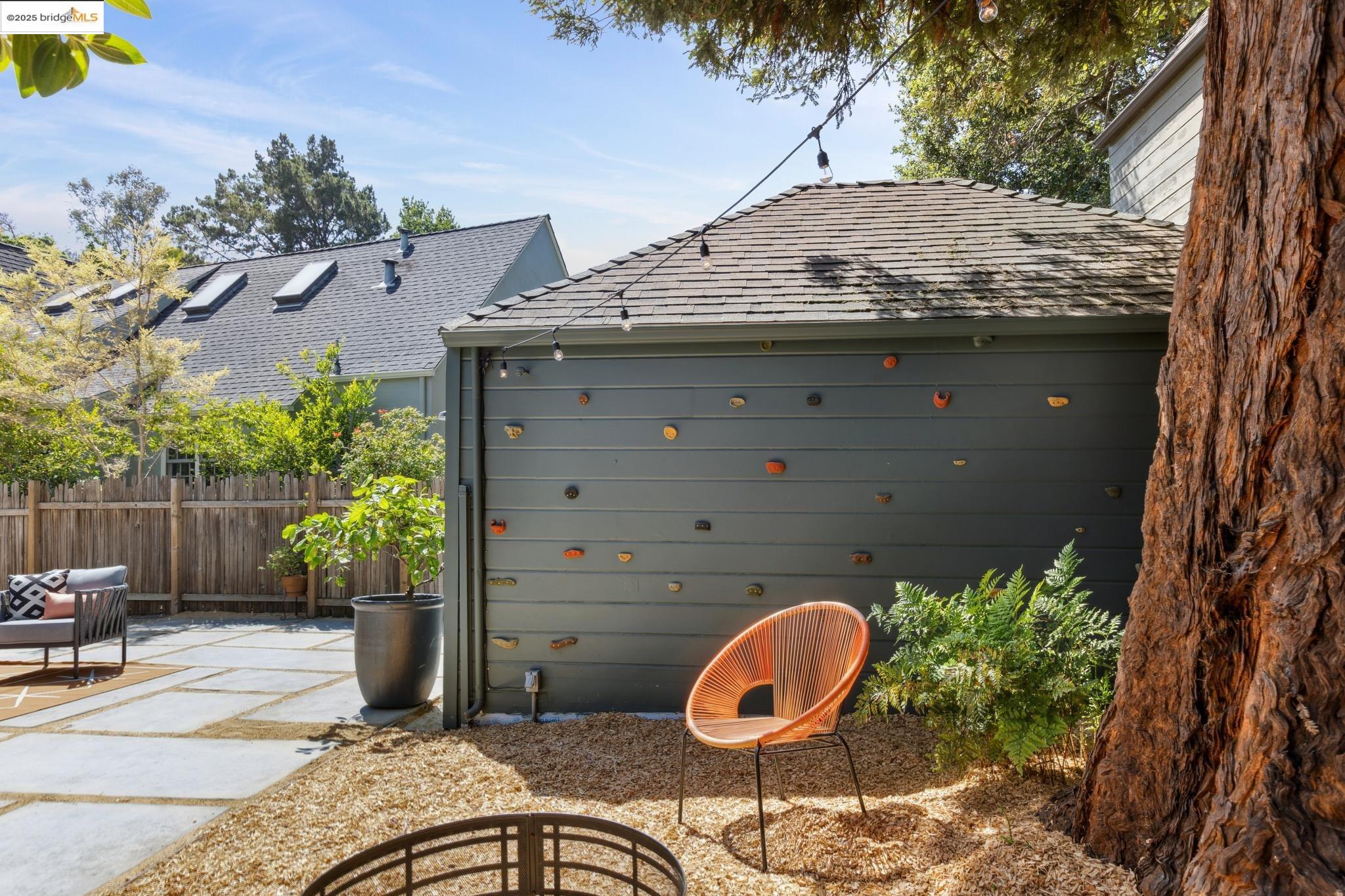 924 Trestle Glen Rd