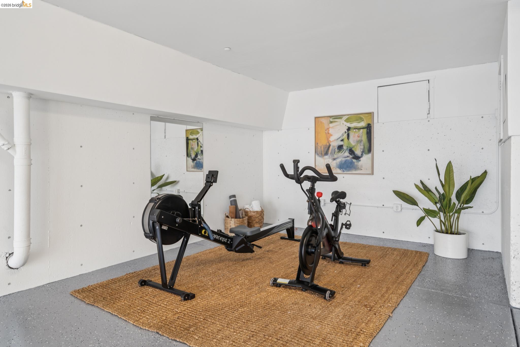 5416 GOLDEN GATE Ave