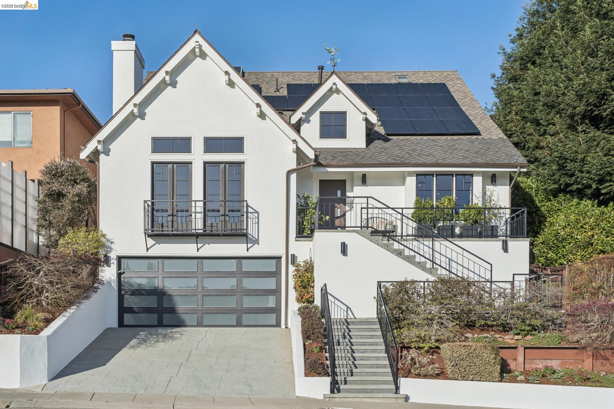 5416 GOLDEN GATE Ave