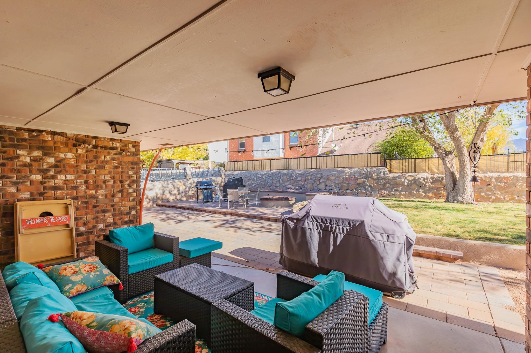 2584 Desert Hills DR