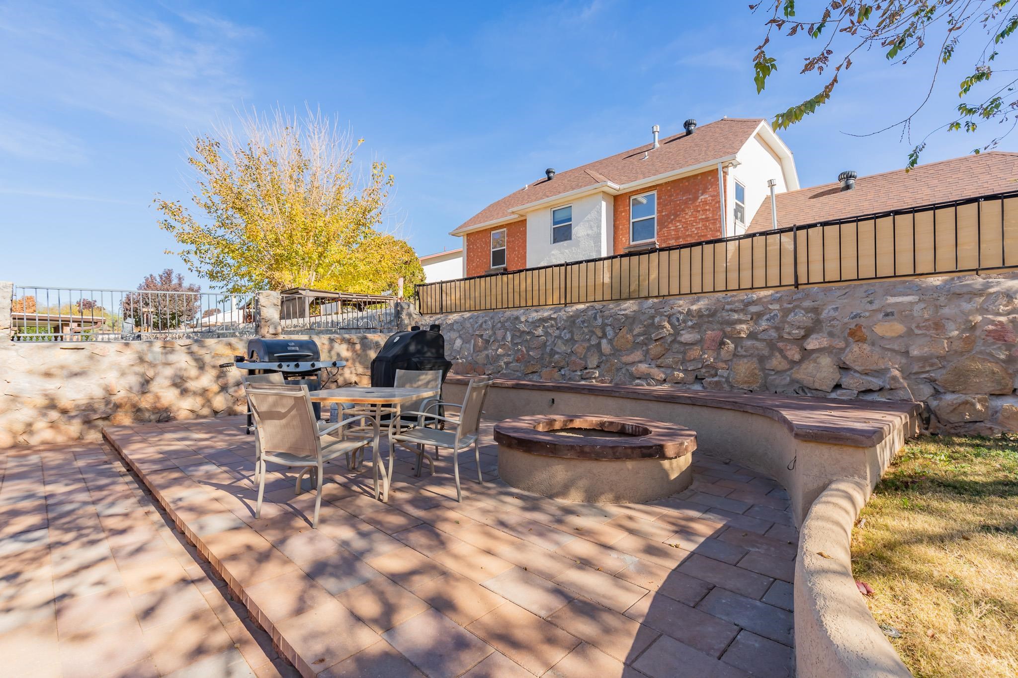 2584 Desert Hills DR