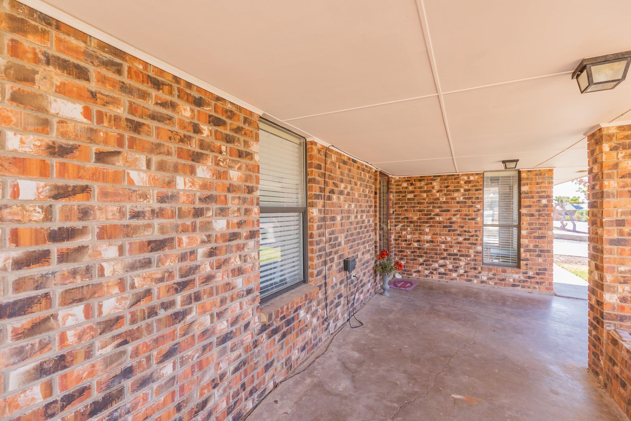 2584 Desert Hills DR