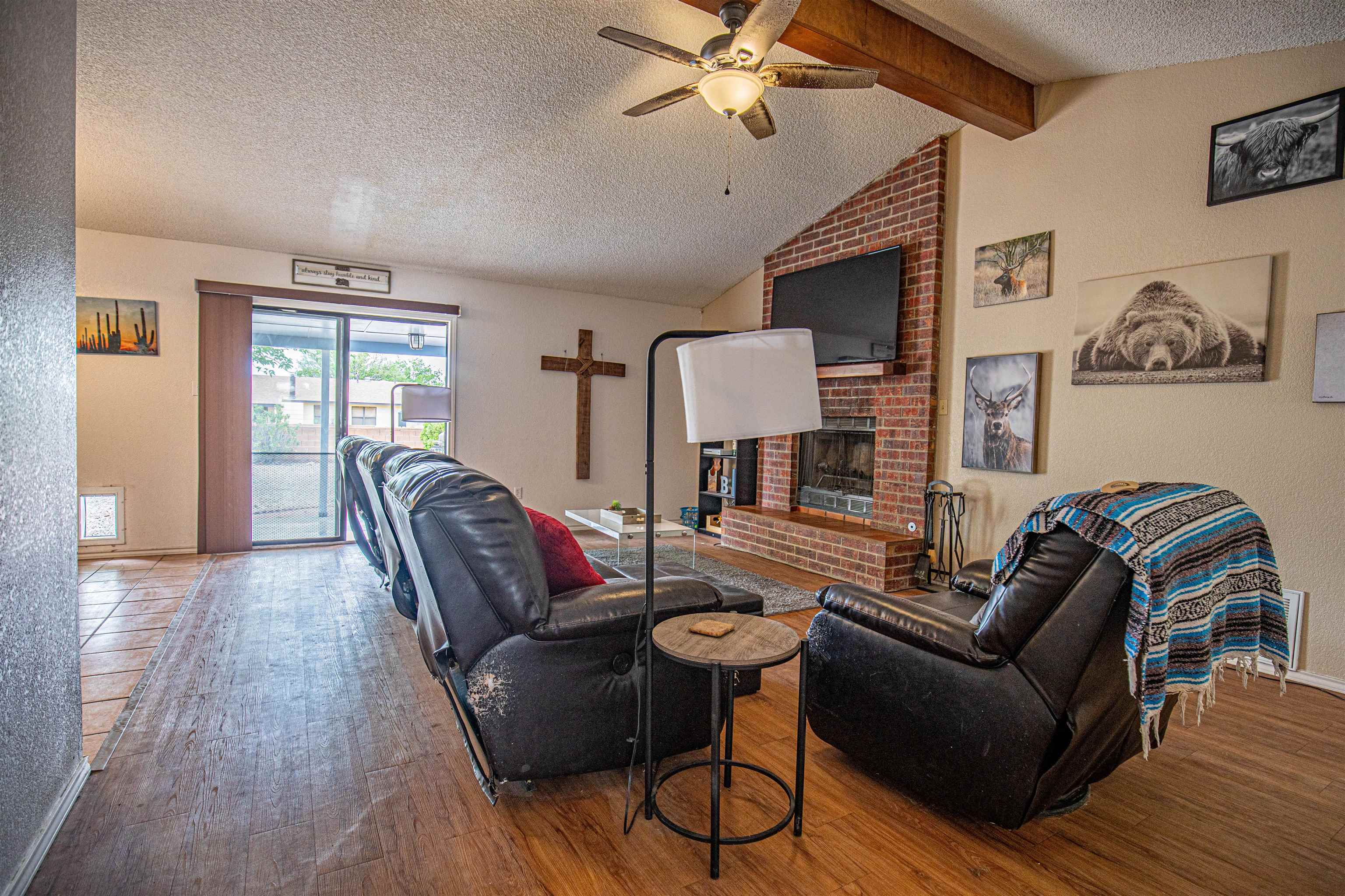 2411 Iowa AVE