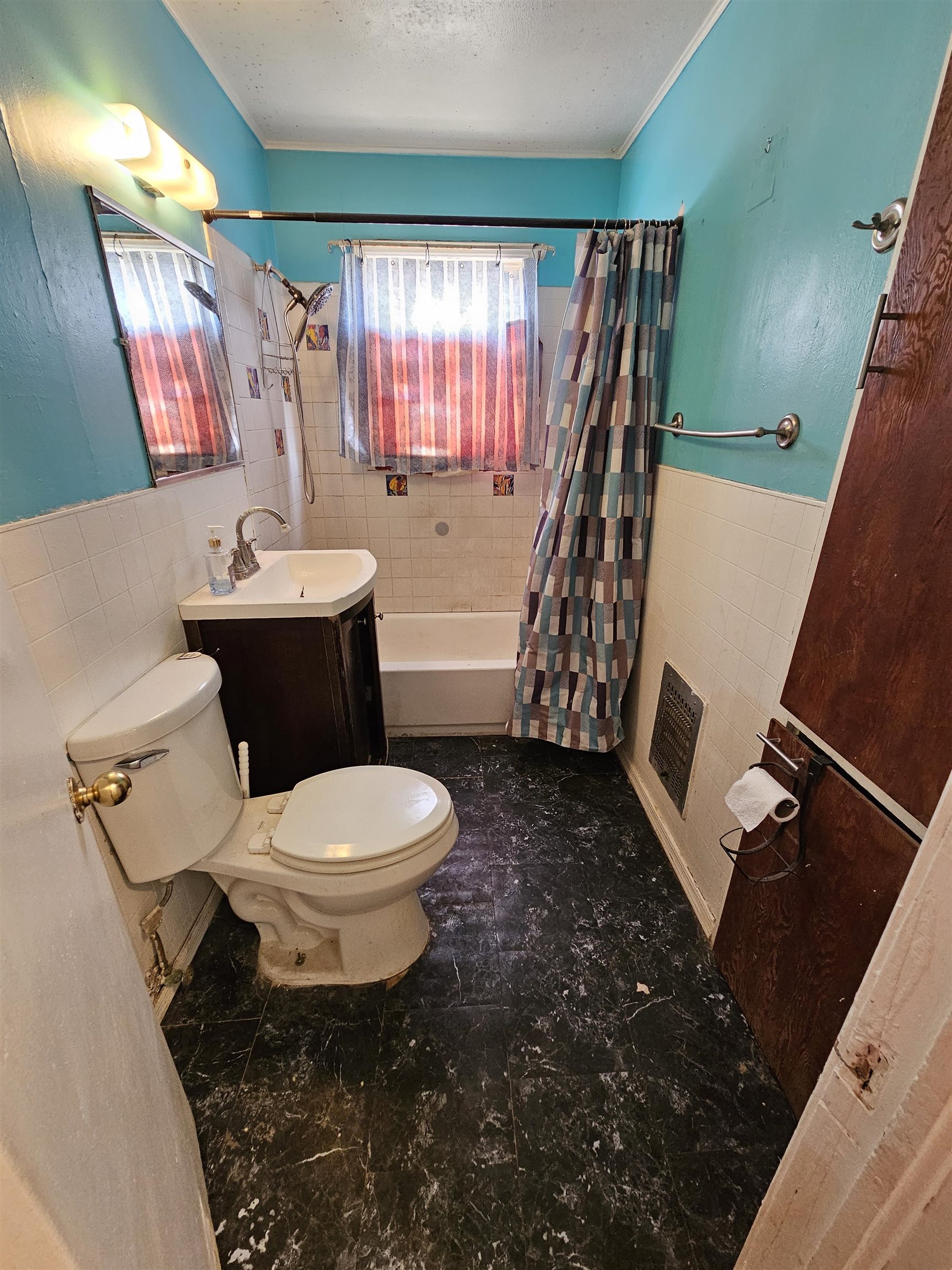 806 Miami ST