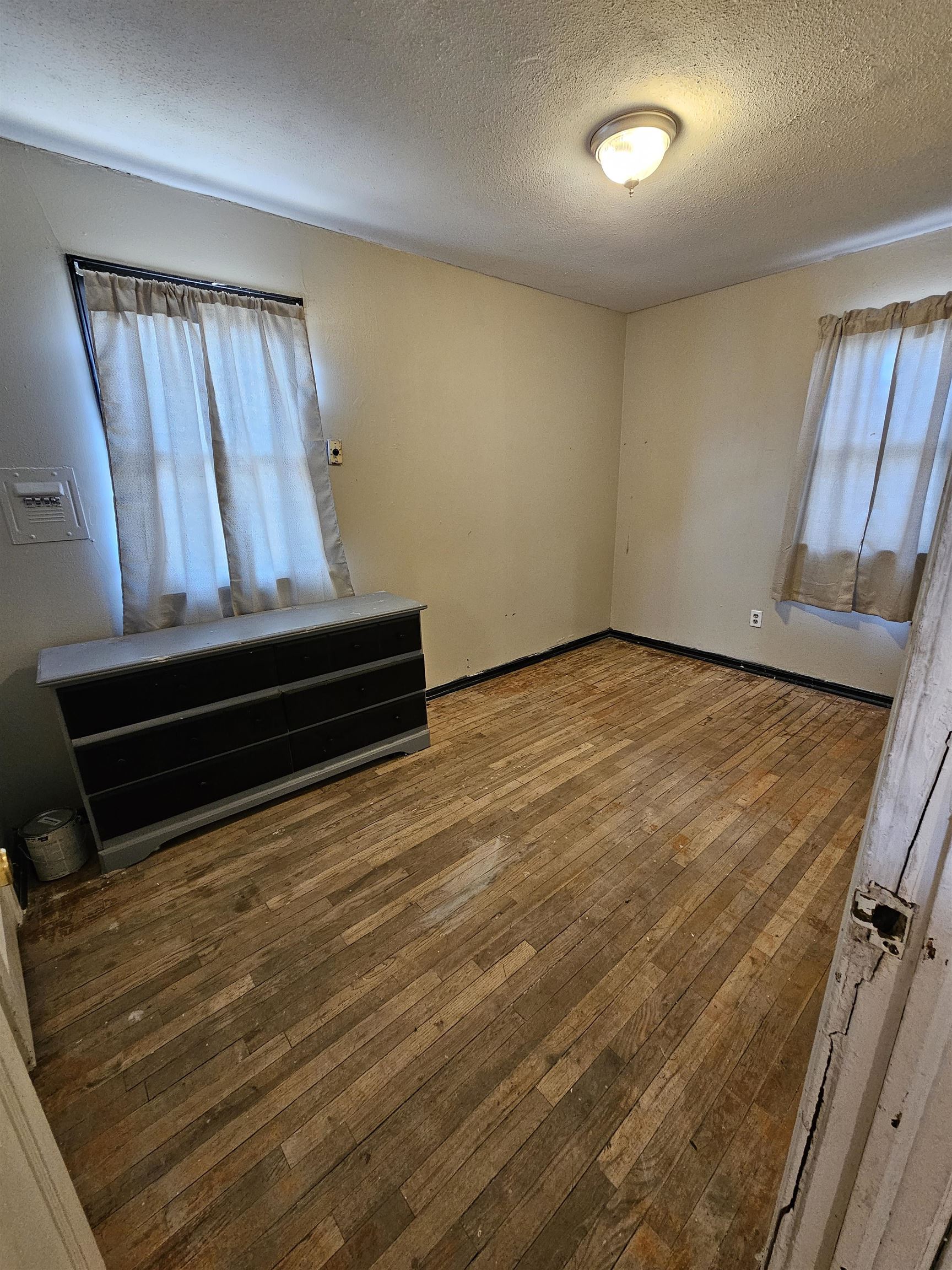 806 Miami ST