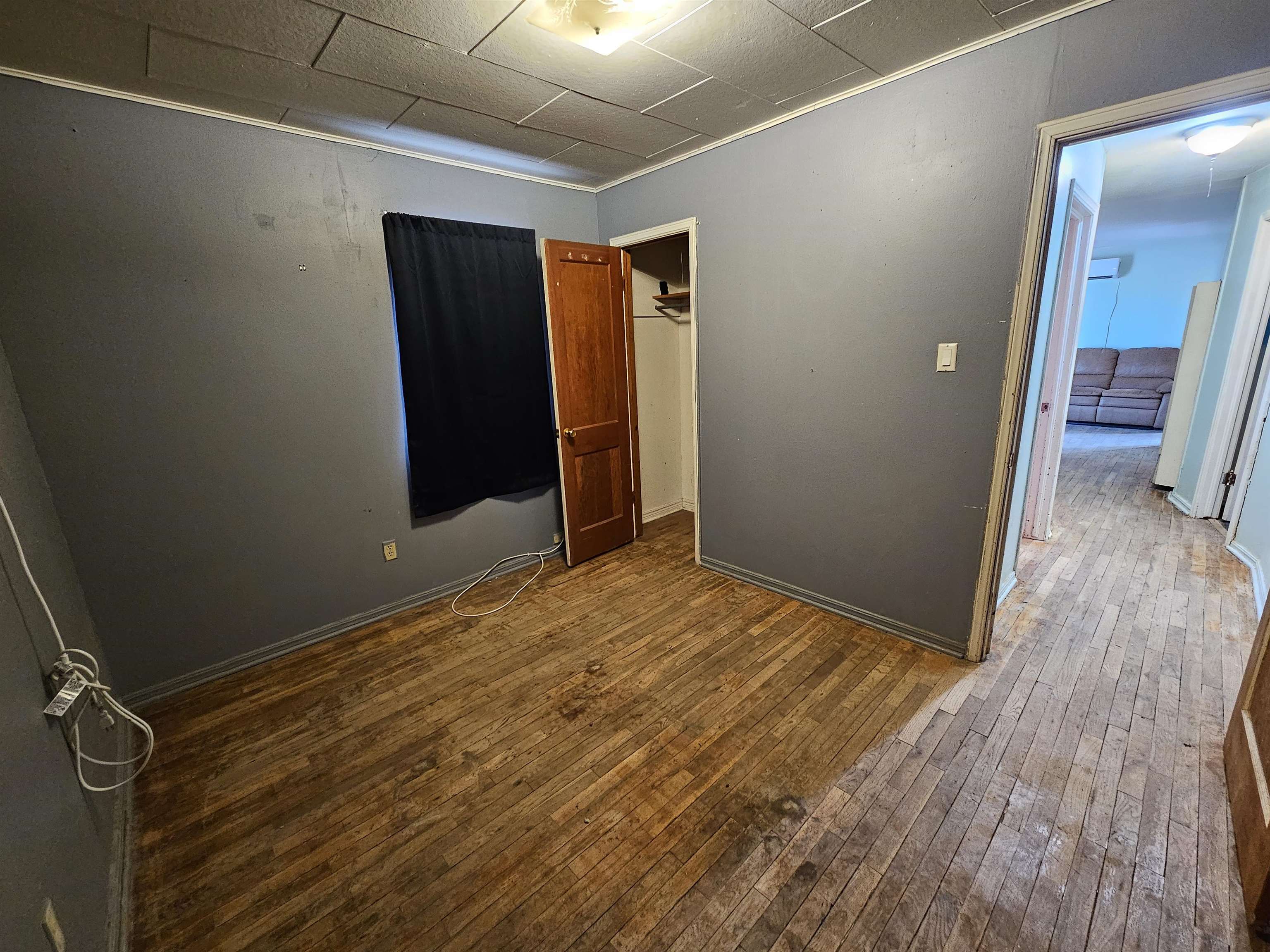 806 Miami ST