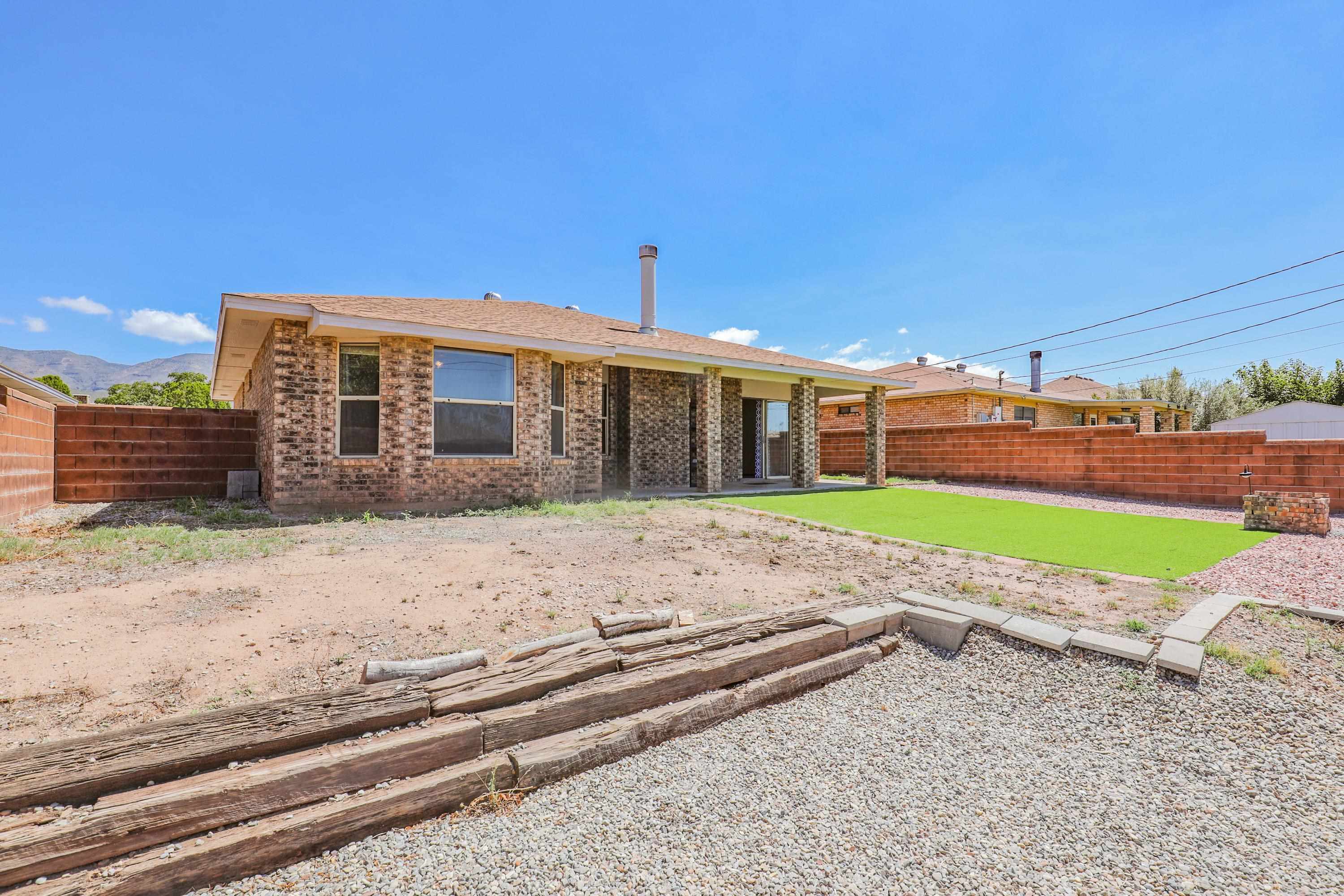 765 Montwood