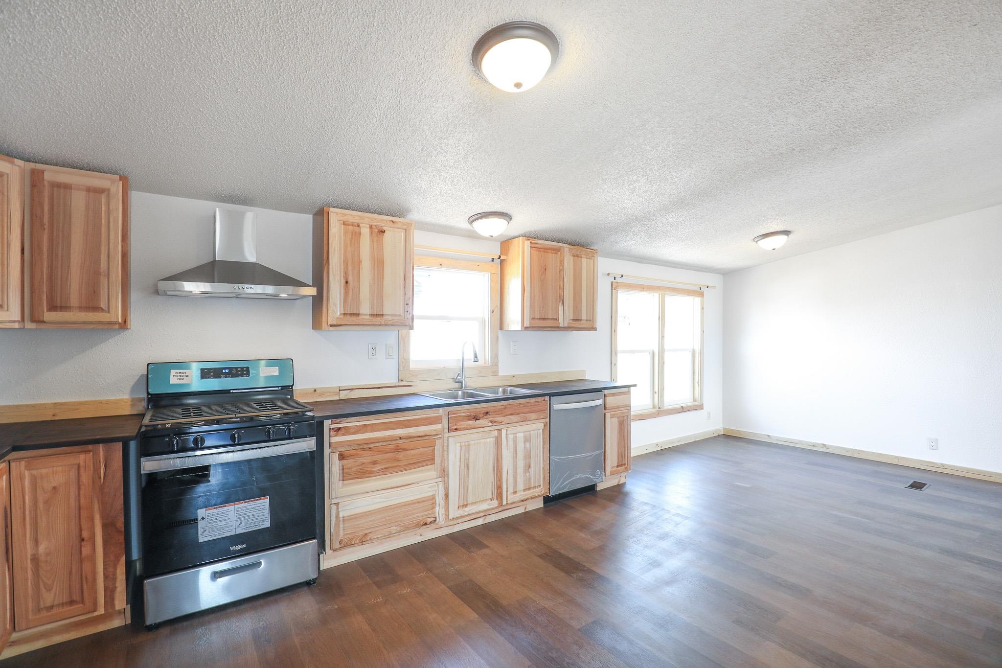 832 Travis CT