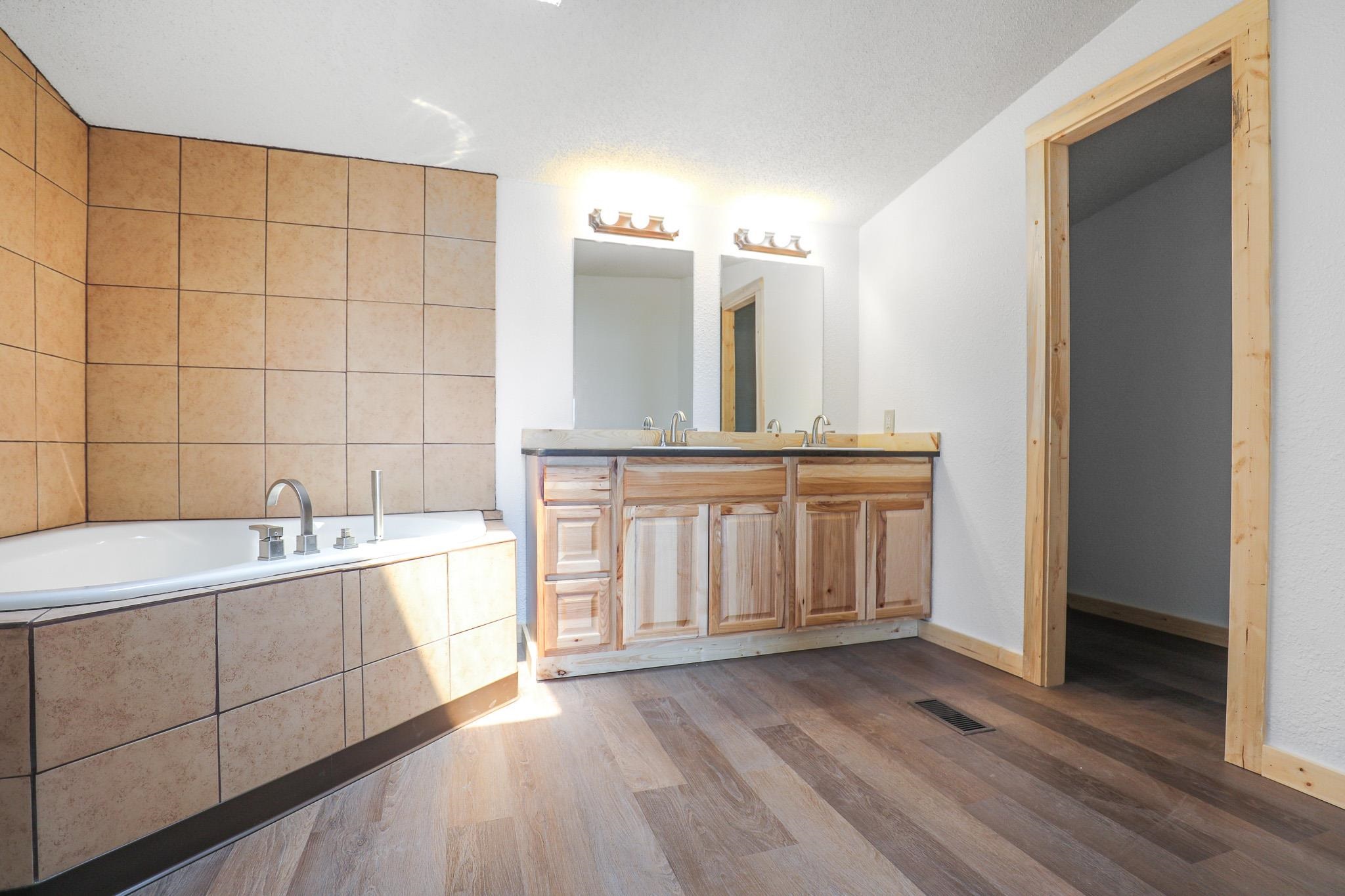 832 Travis CT