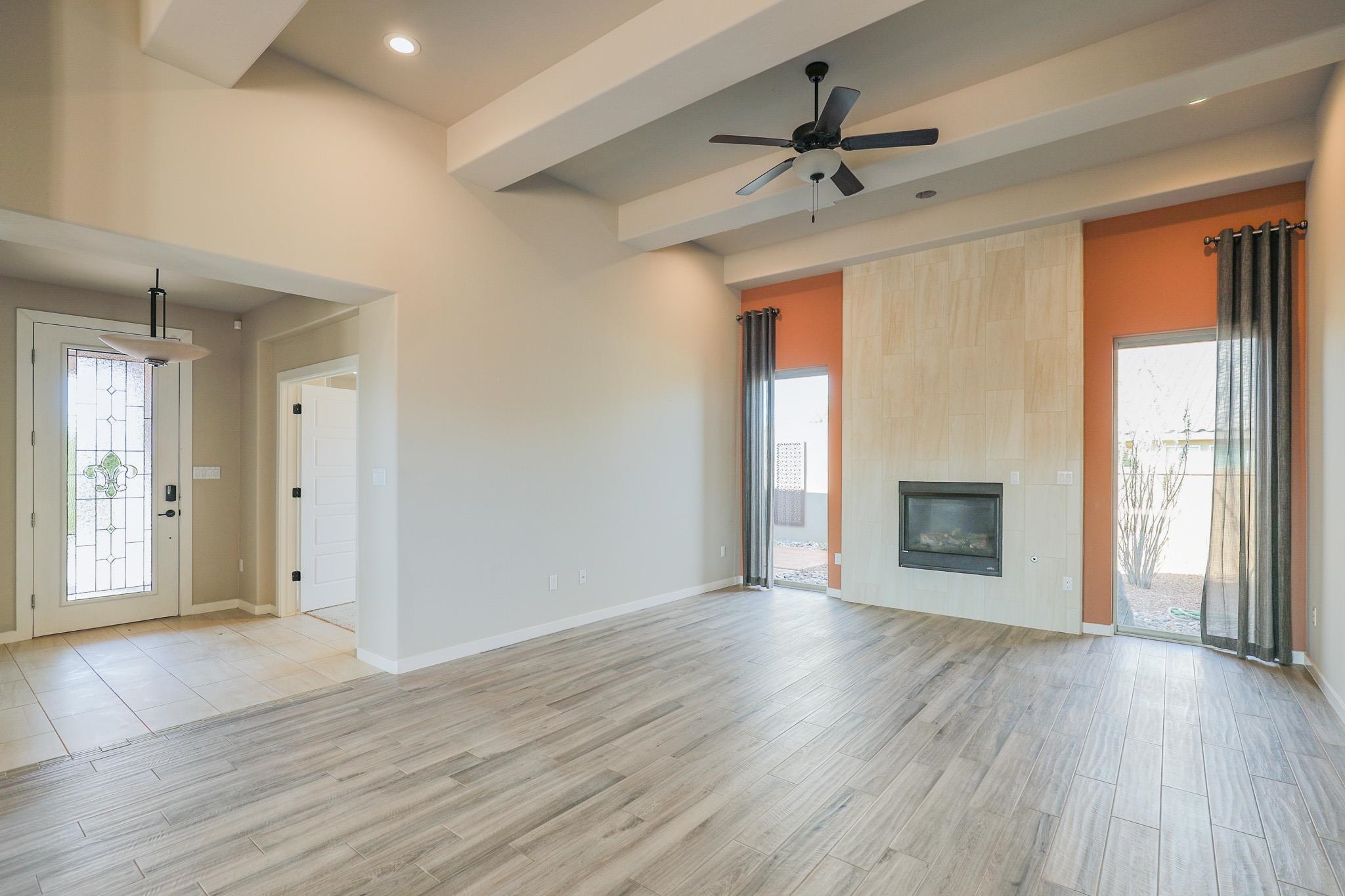 944 Acacia Ave