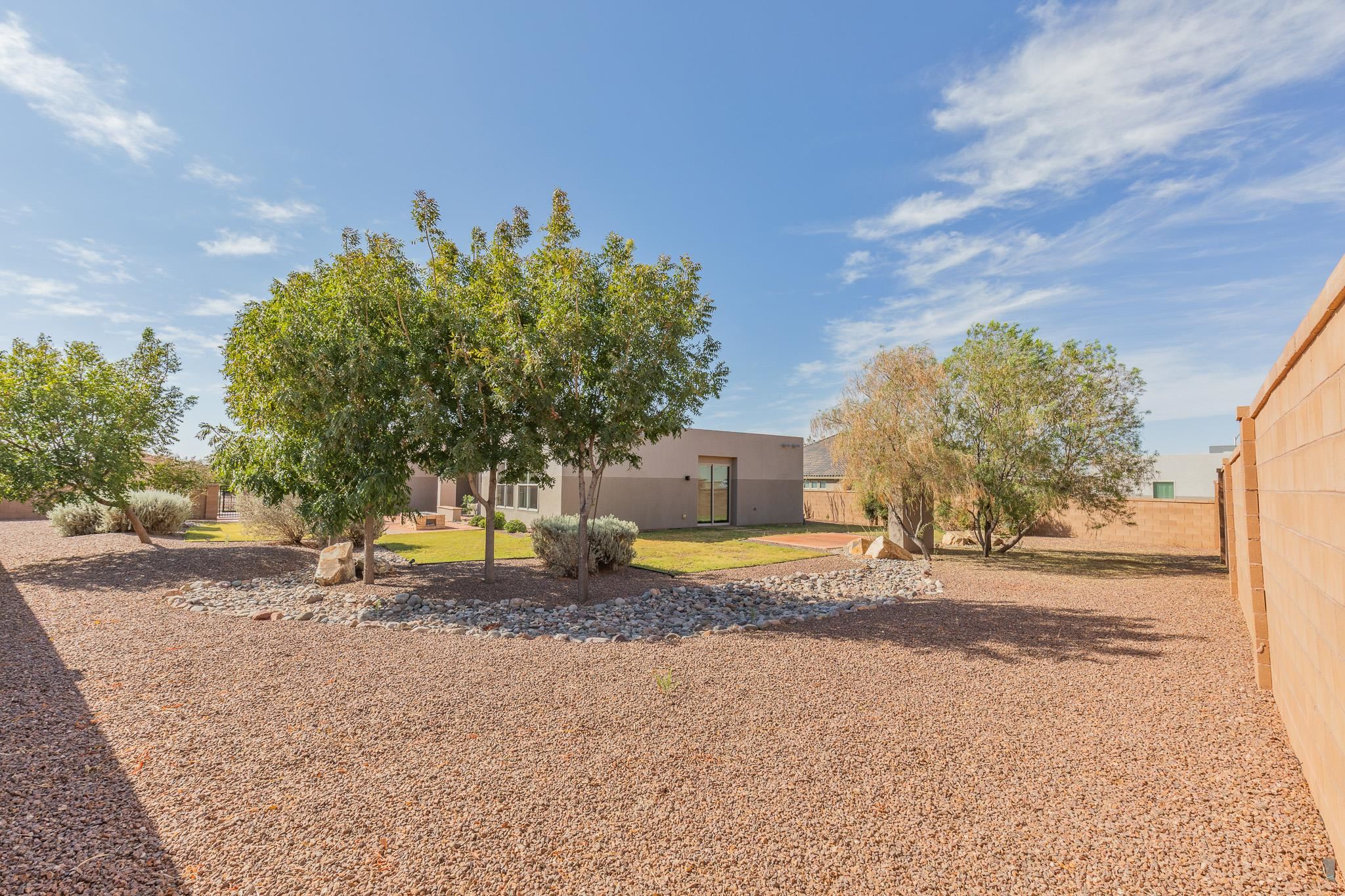 944 Acacia Ave