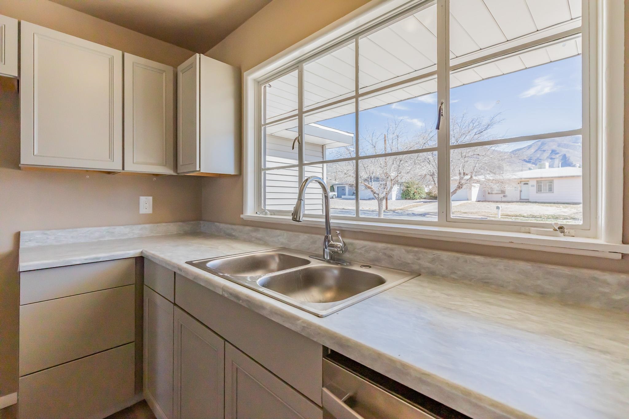 1005 Juniper DR