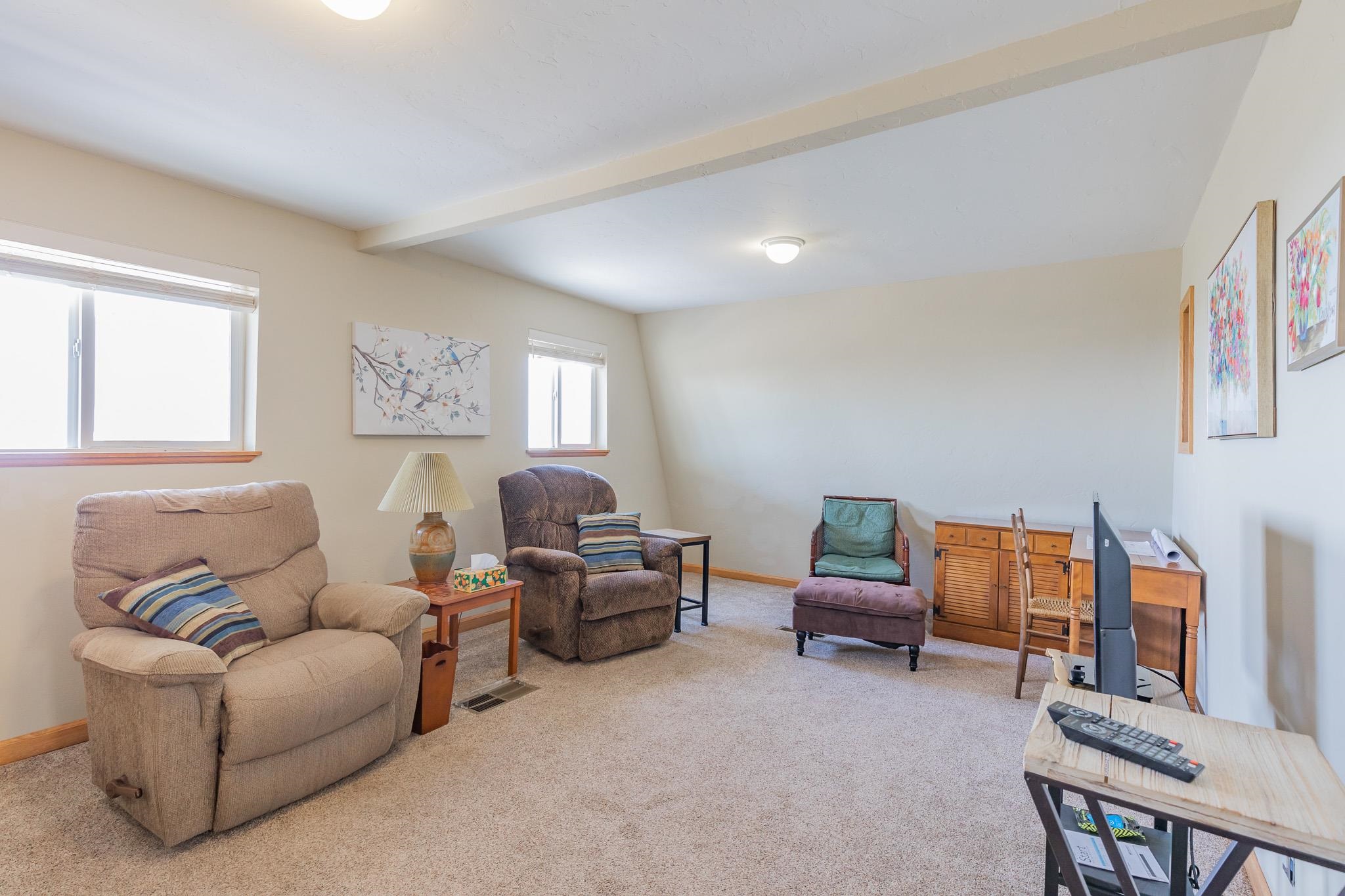 11 Lakeview Ct