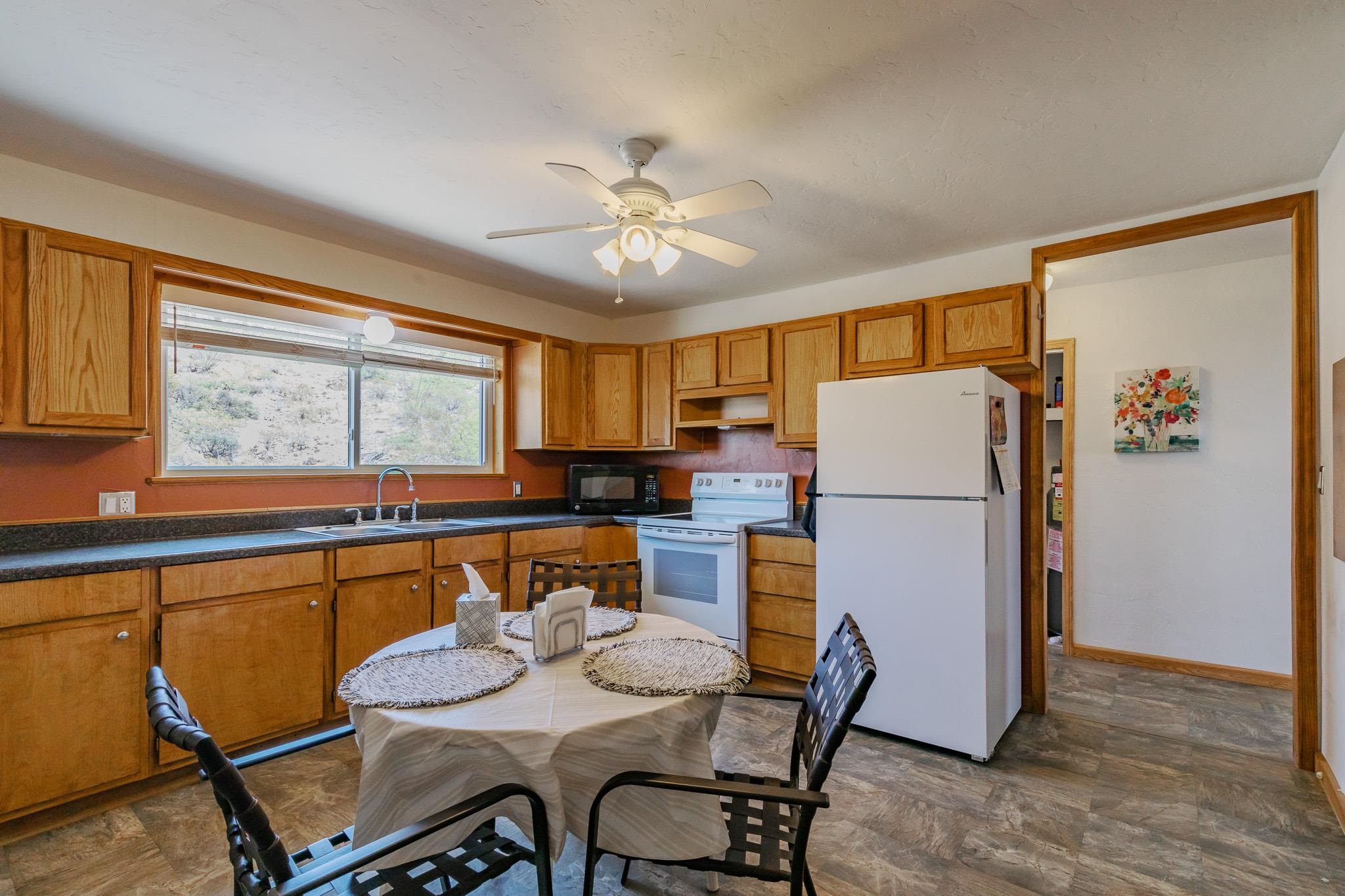 11 Lakeview Ct
