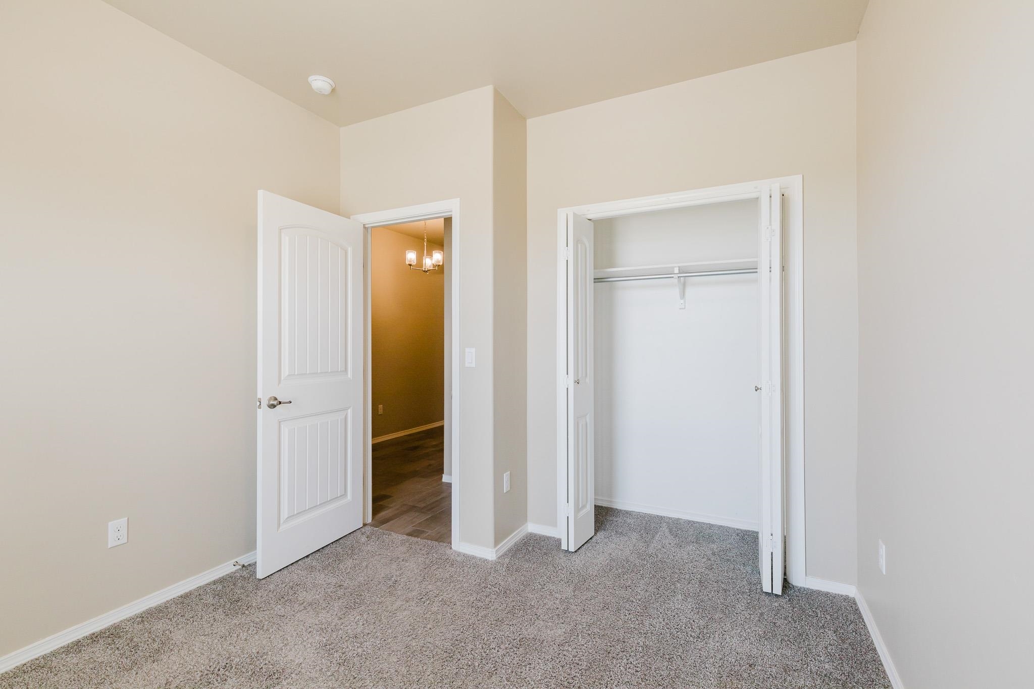 823 Valencia