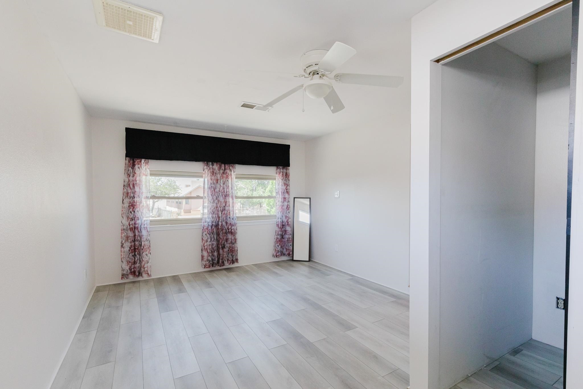 904 Spruce AVE
