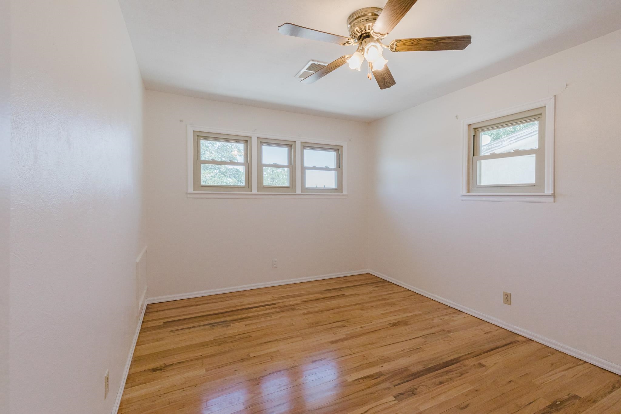 904 Spruce AVE