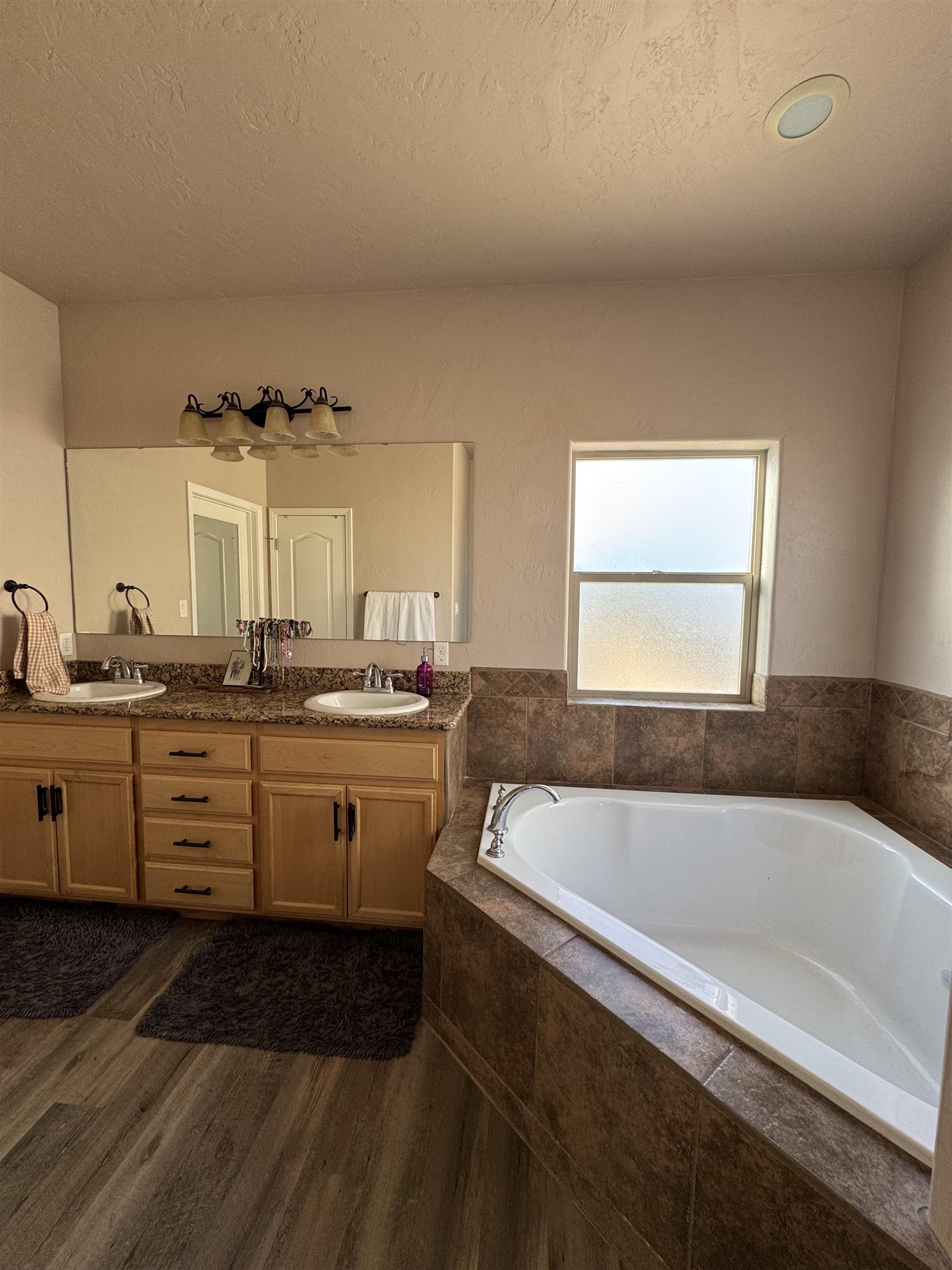 3414 Red Arroyo DR