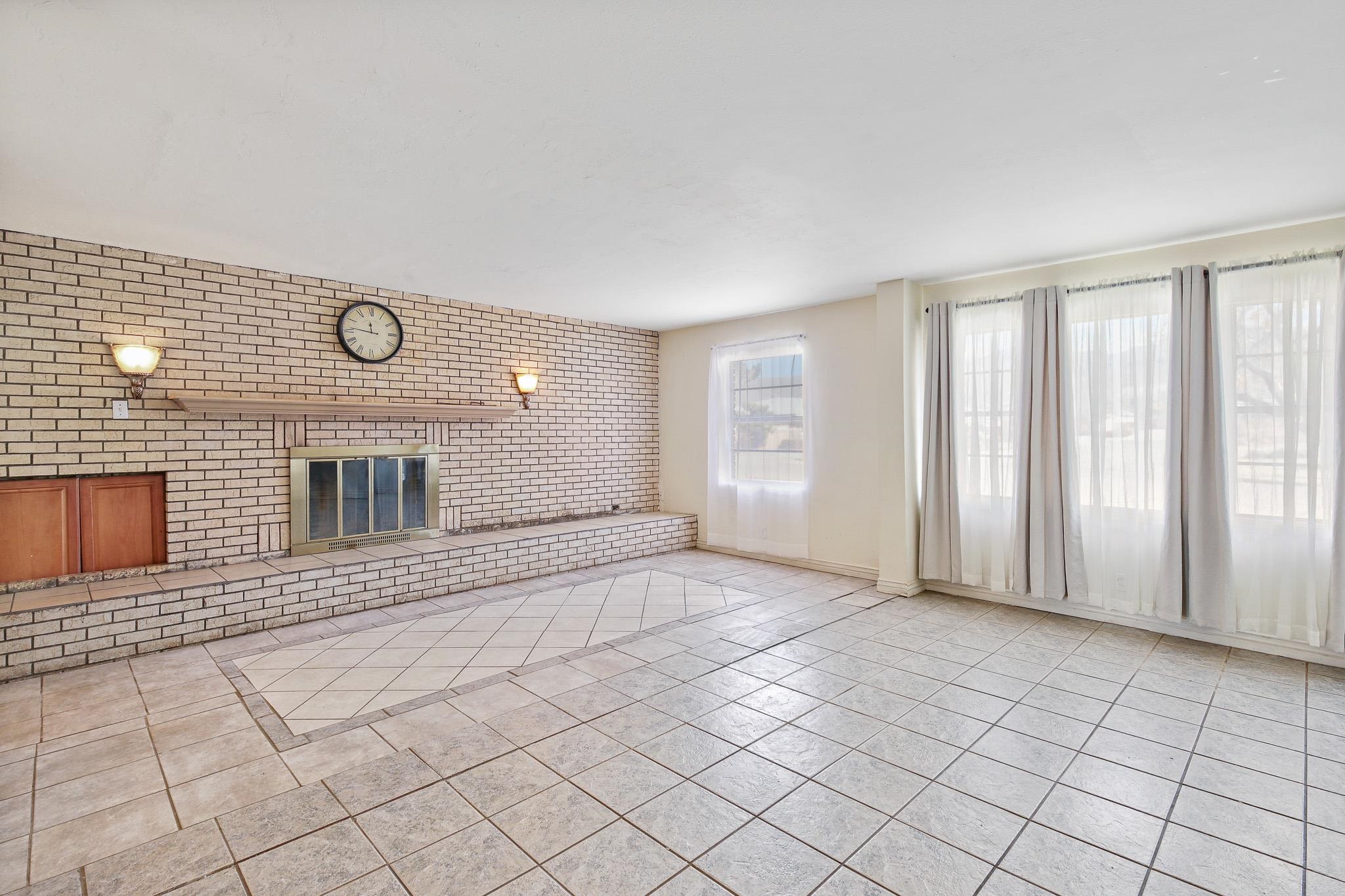 1200 Uranus DR