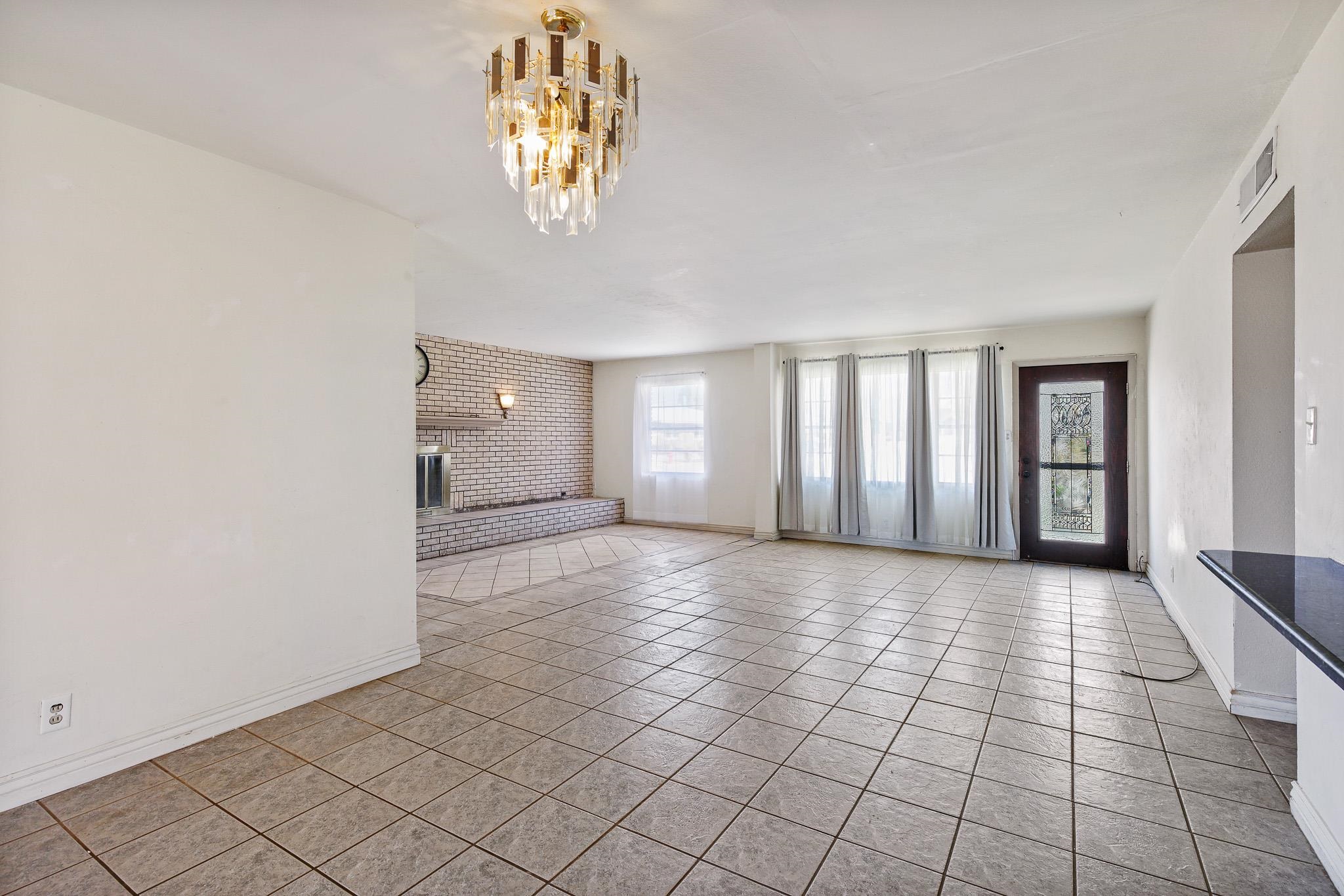 1200 Uranus DR