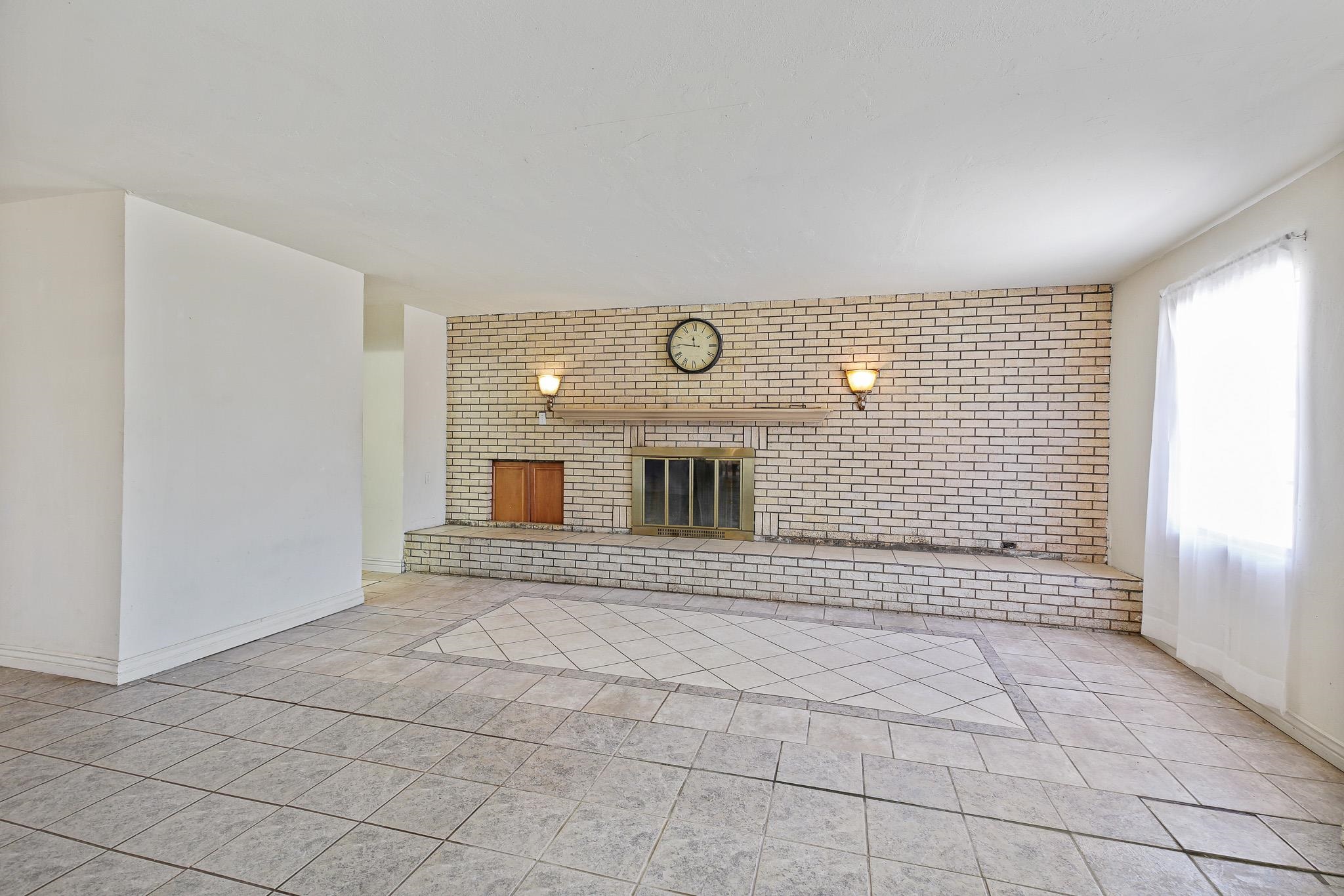 1200 Uranus DR