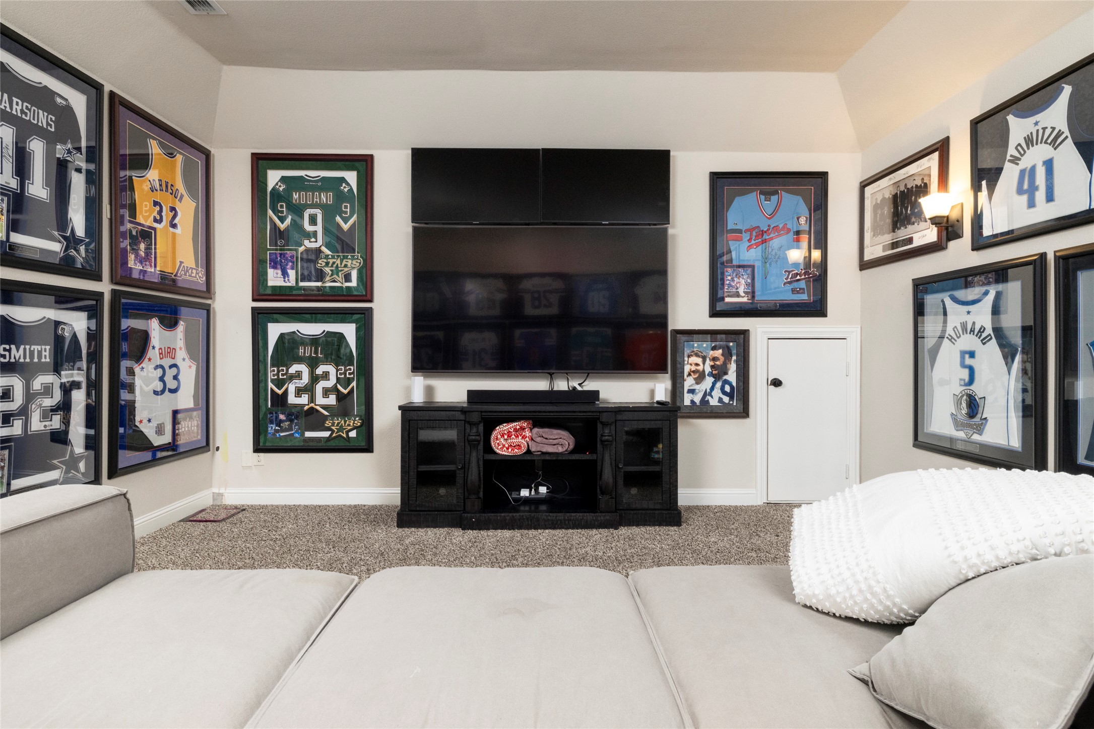 1413 Artesia Lane