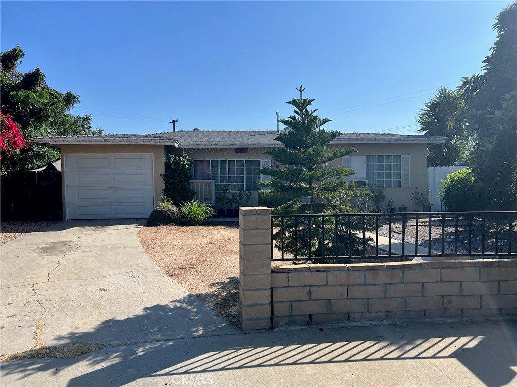 606 E De Anza Circle
