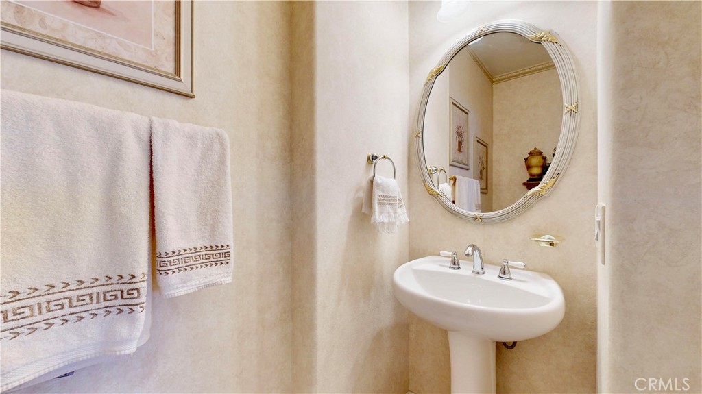 1548 Upland Hills Drive N