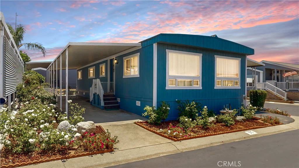 1245 W Cienega Avenue 95