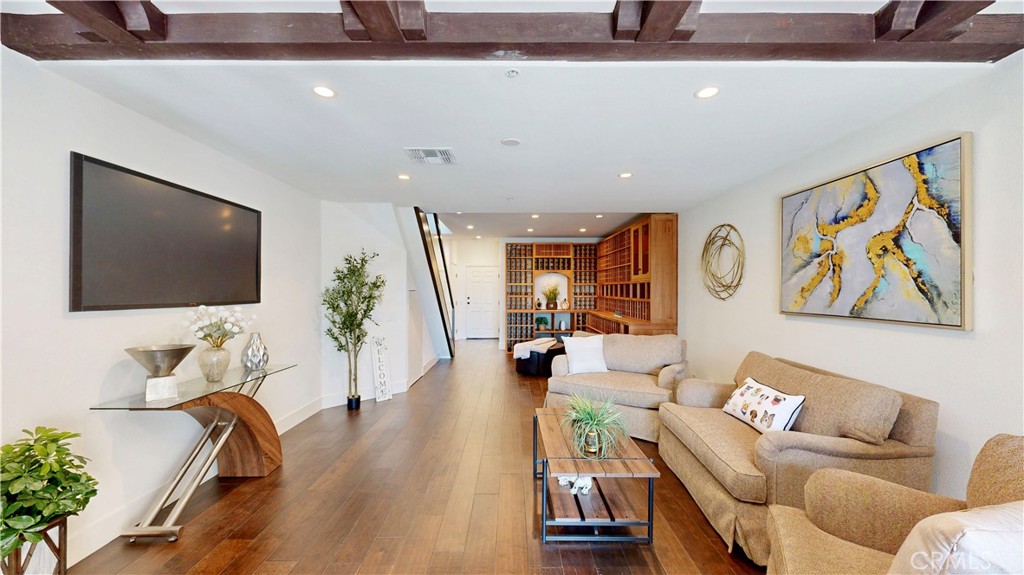 4257 E Ocean Boulevard