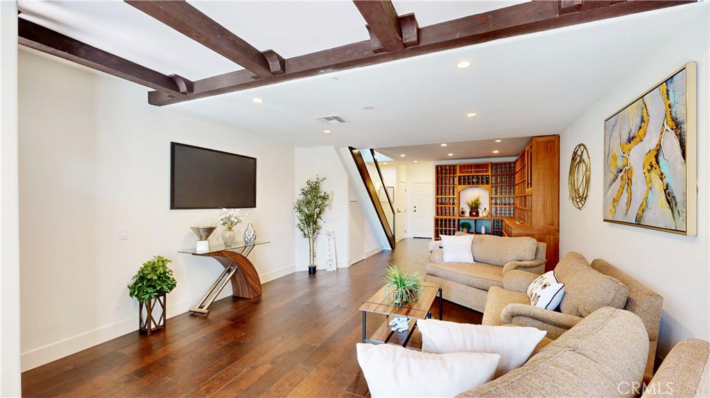 4257 E Ocean Boulevard