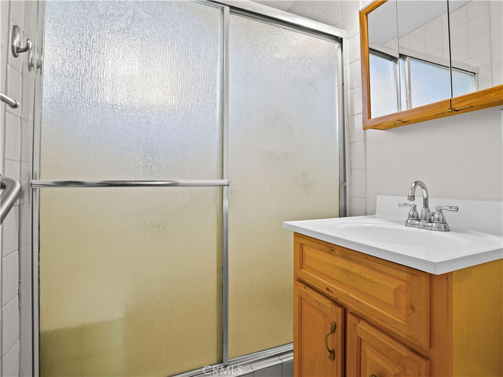 1640 Cinco Robles