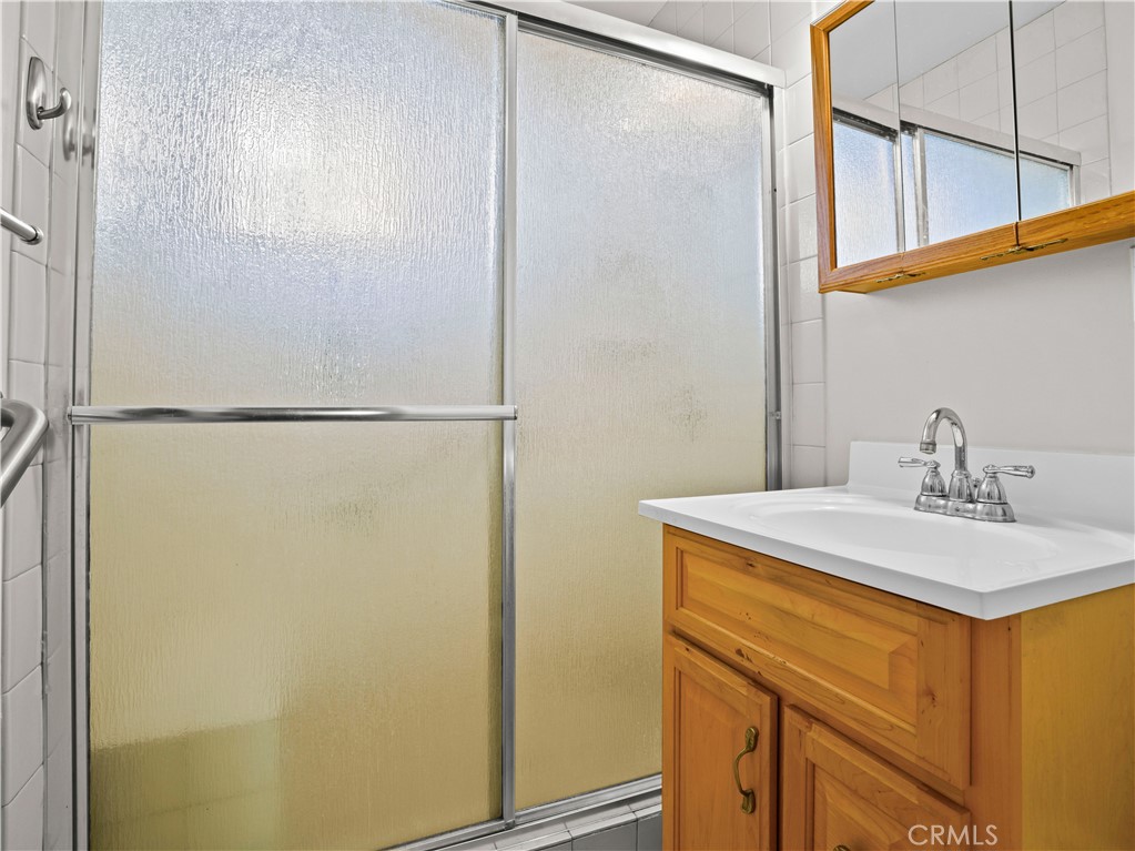 1640 Cinco Robles