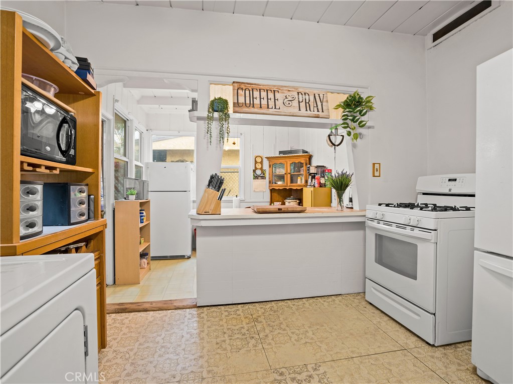 1640 Cinco Robles