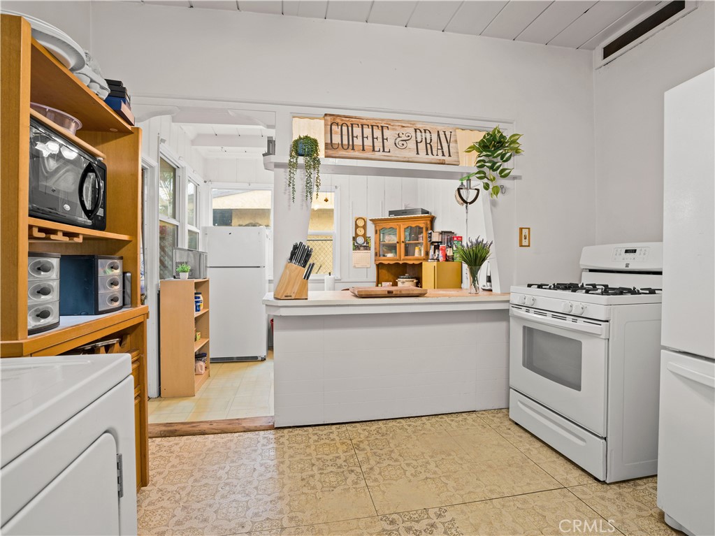 1640 Cinco Robles