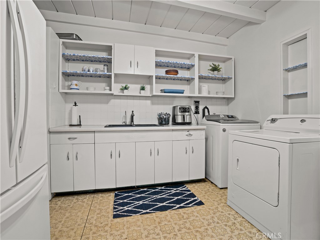 1640 Cinco Robles