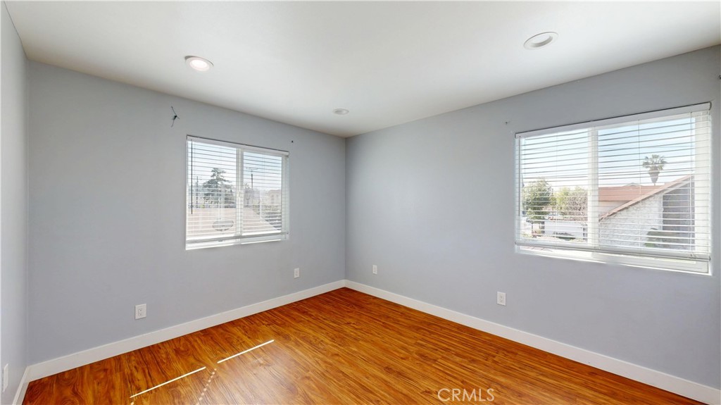 2712 New Ave