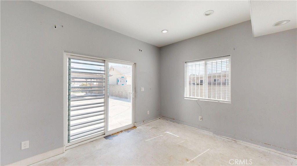 2712 New Ave