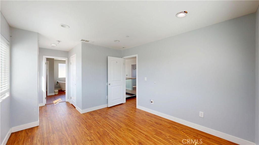 2712 New Ave