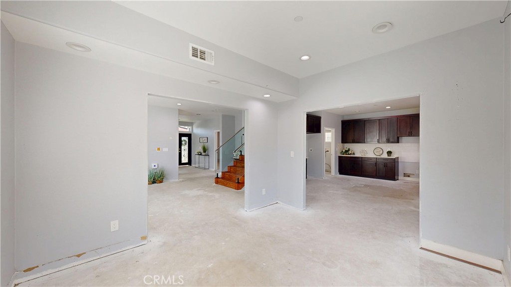 2712 New Ave