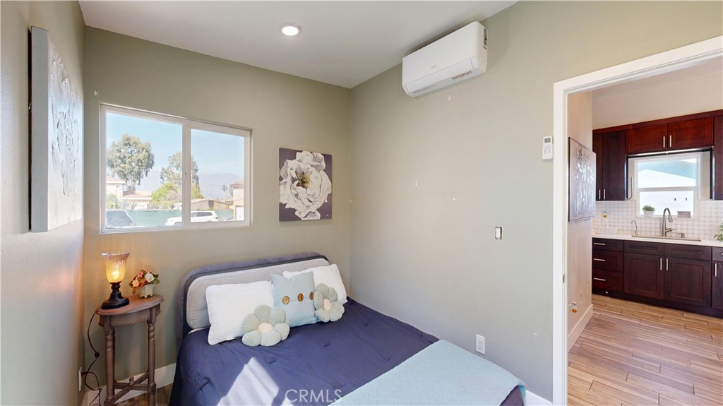 2712 New Ave