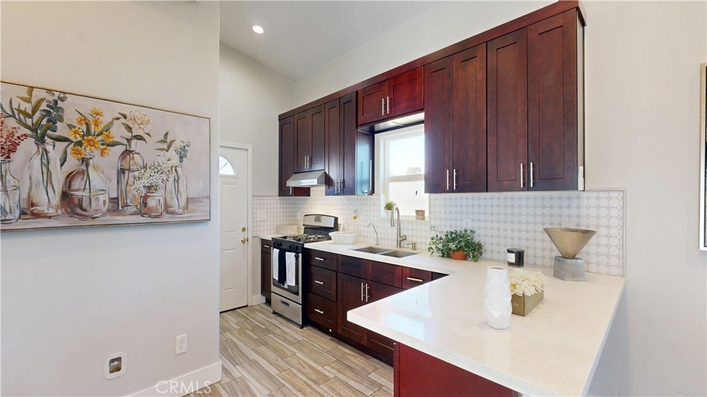 2712 New Ave
