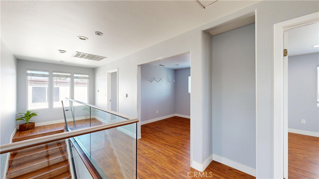 2712 New Ave